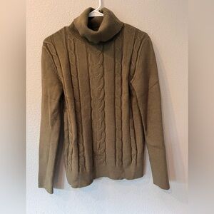 Women’s army green Cable Knit Sweater